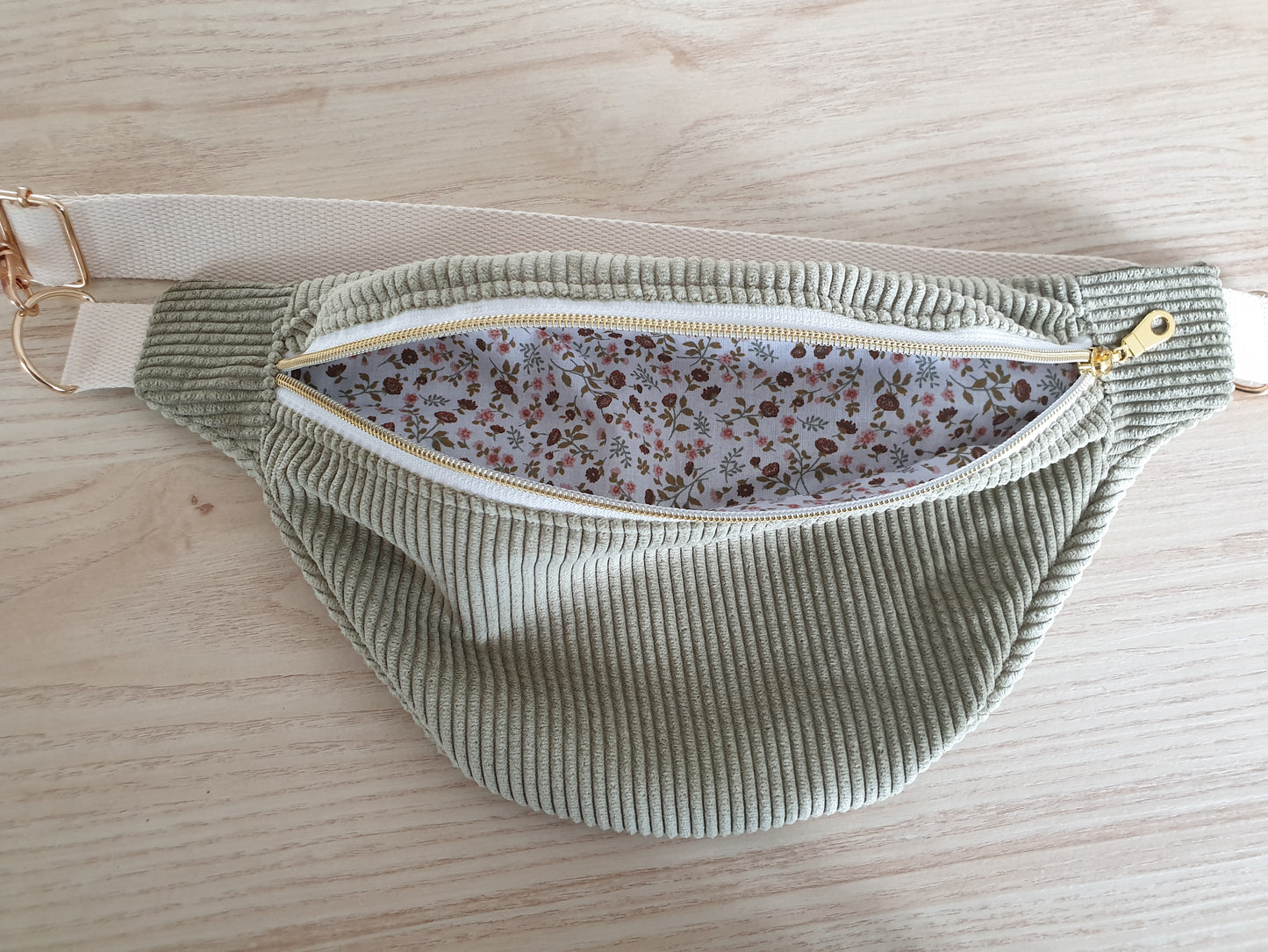 Banane en velours côtelé